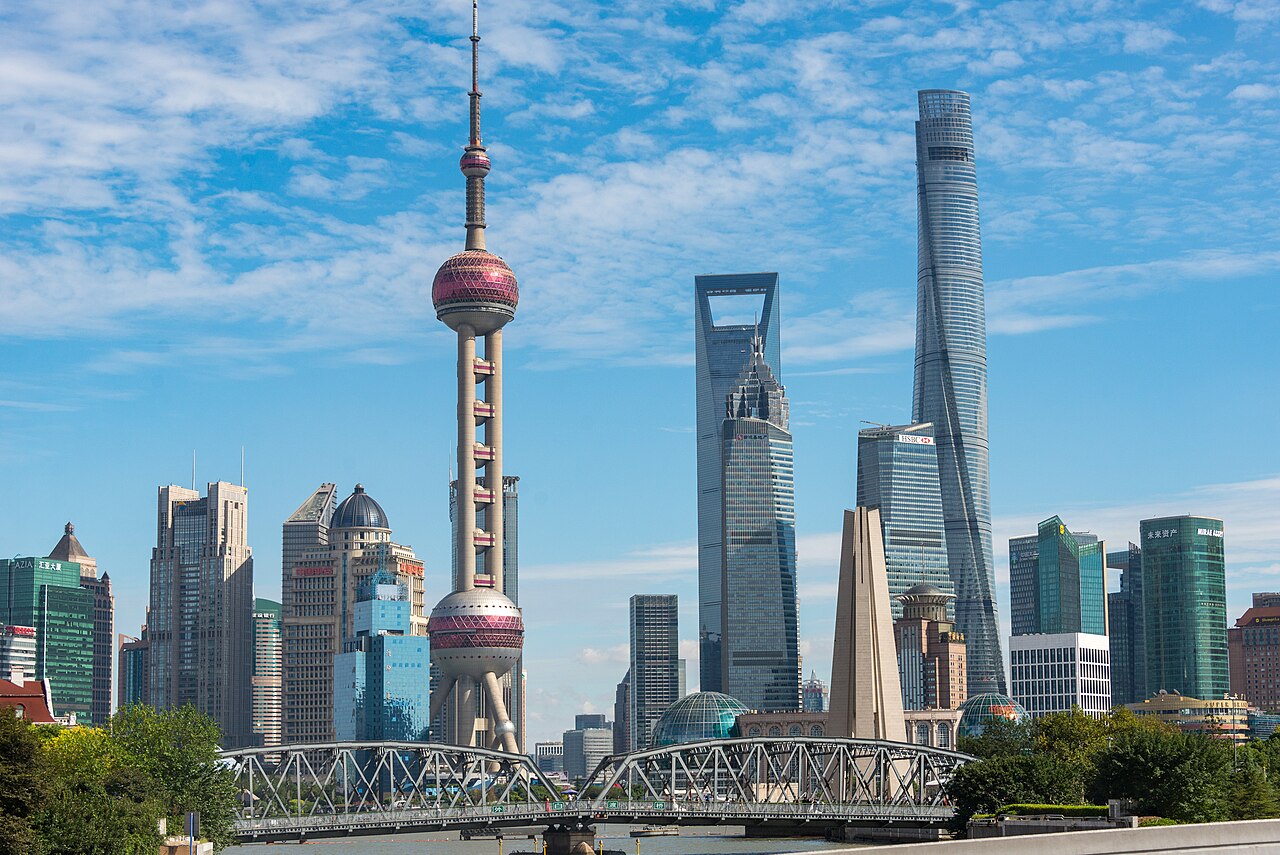 图:上海黄浦公园远眺陆家嘴天际线——复旦两所学院的通知都从这里发出